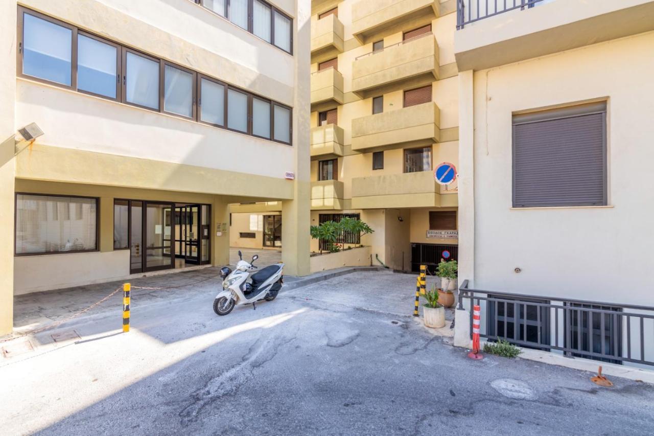 Appartement City Center With Free Parking And Port Side View à Héraklion Extérieur photo